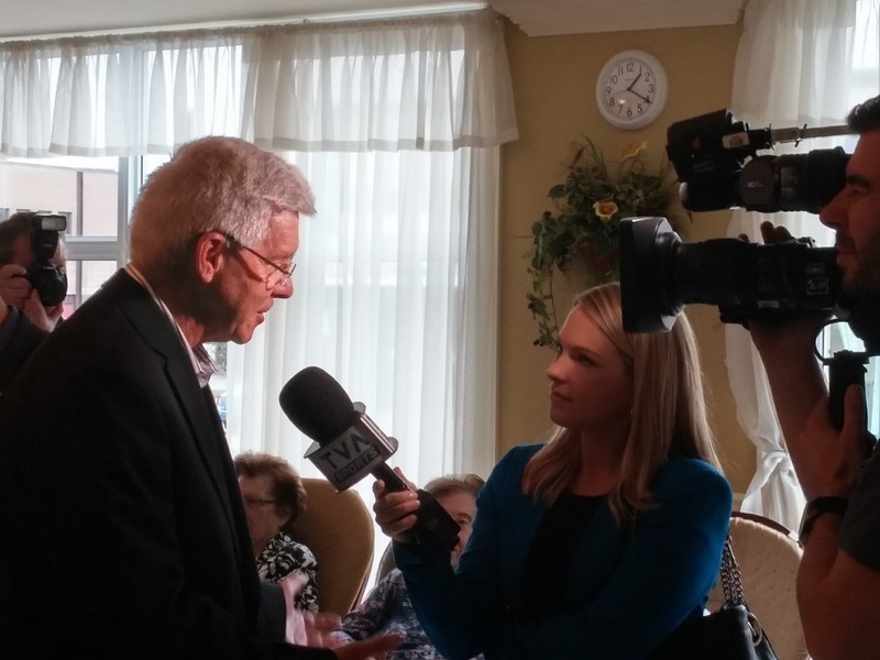 Élie Chanteur Animateur événement public couverture TVA